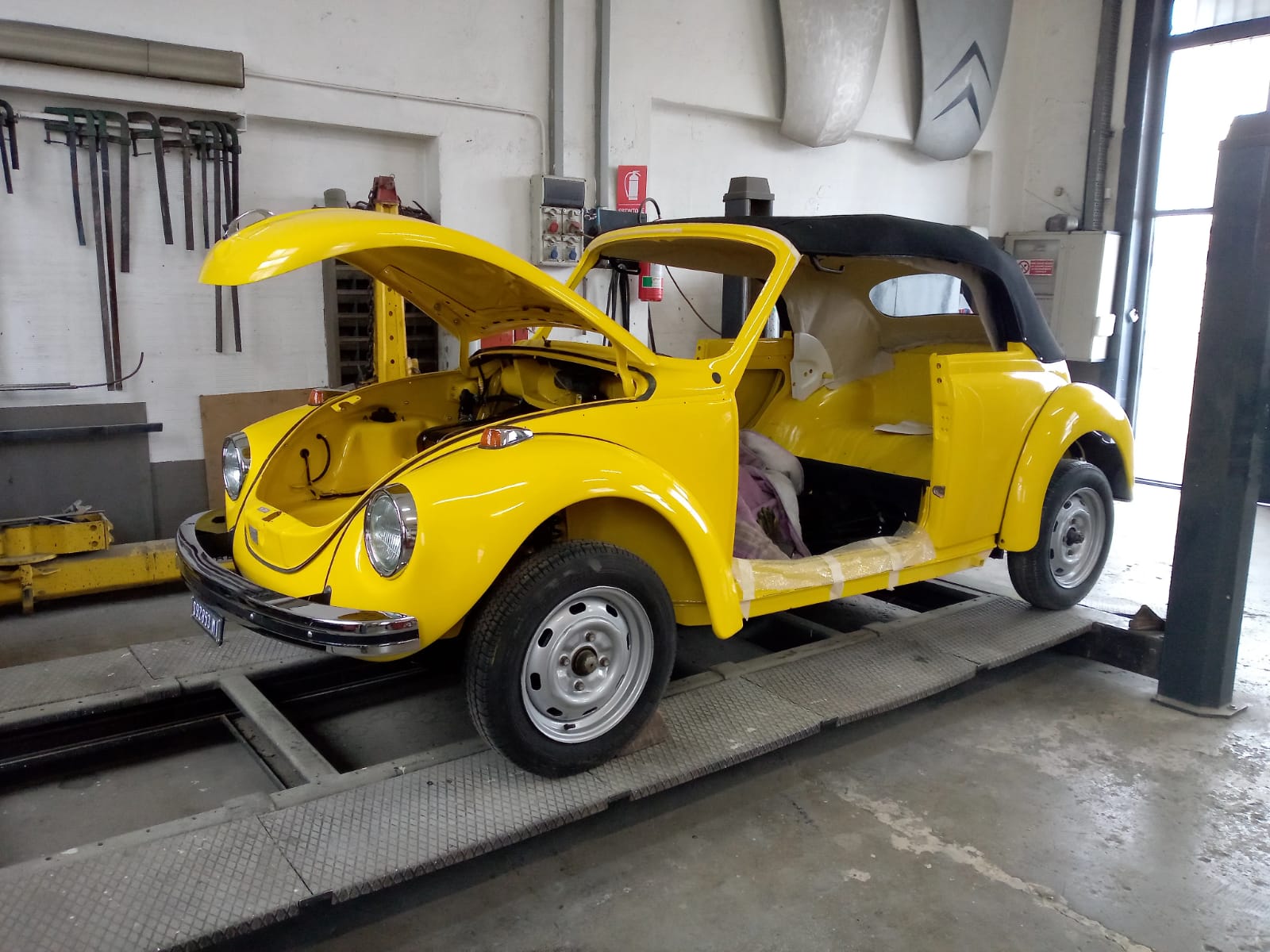 restauro maggiolone cabrio